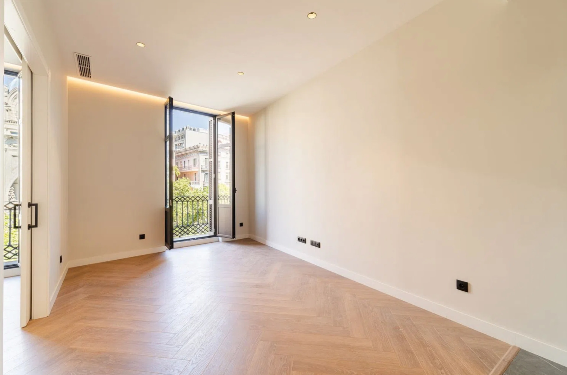 Contemporary city residence on Gran Via