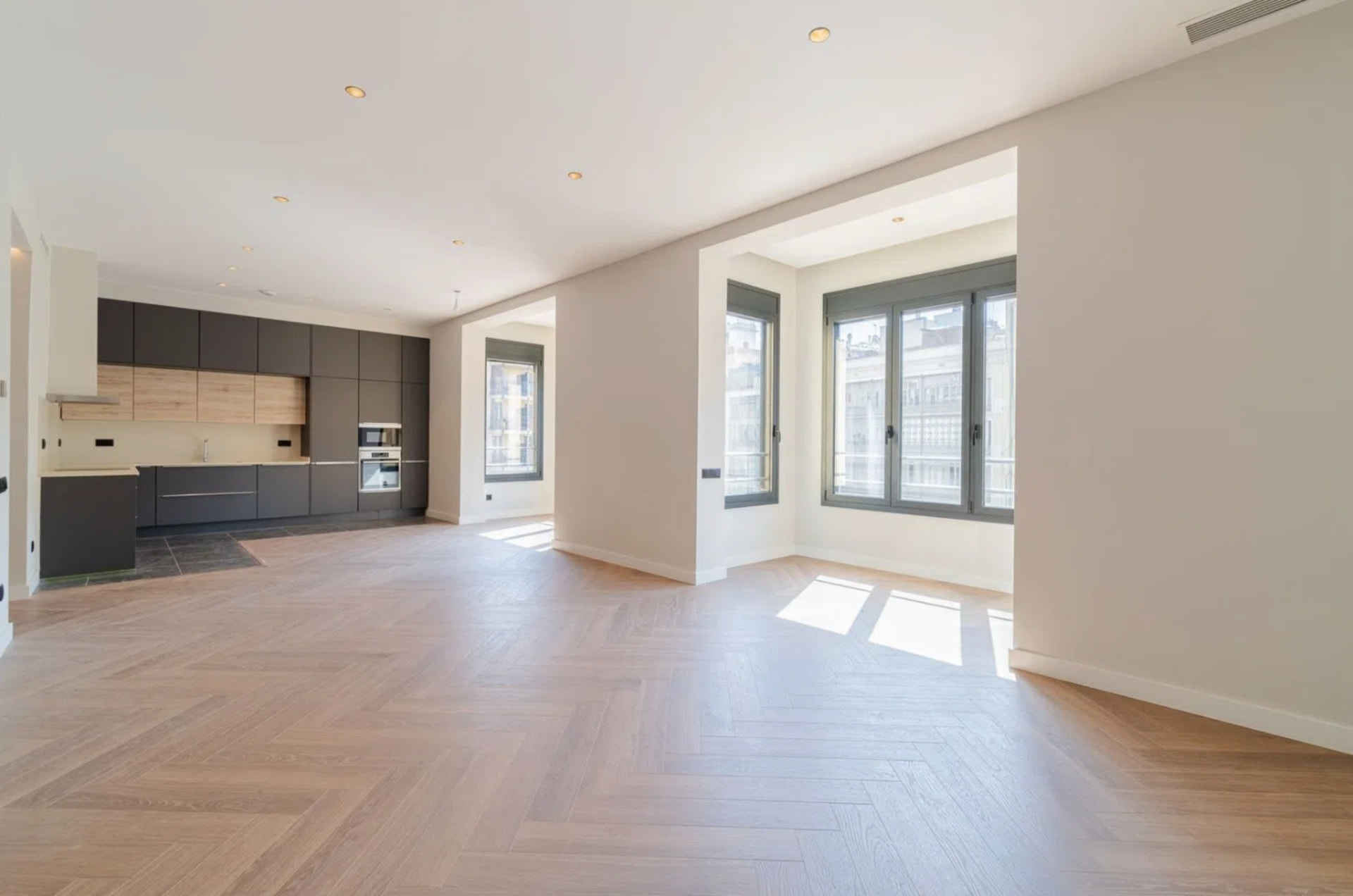 Generous Eixample residence on Gran Via