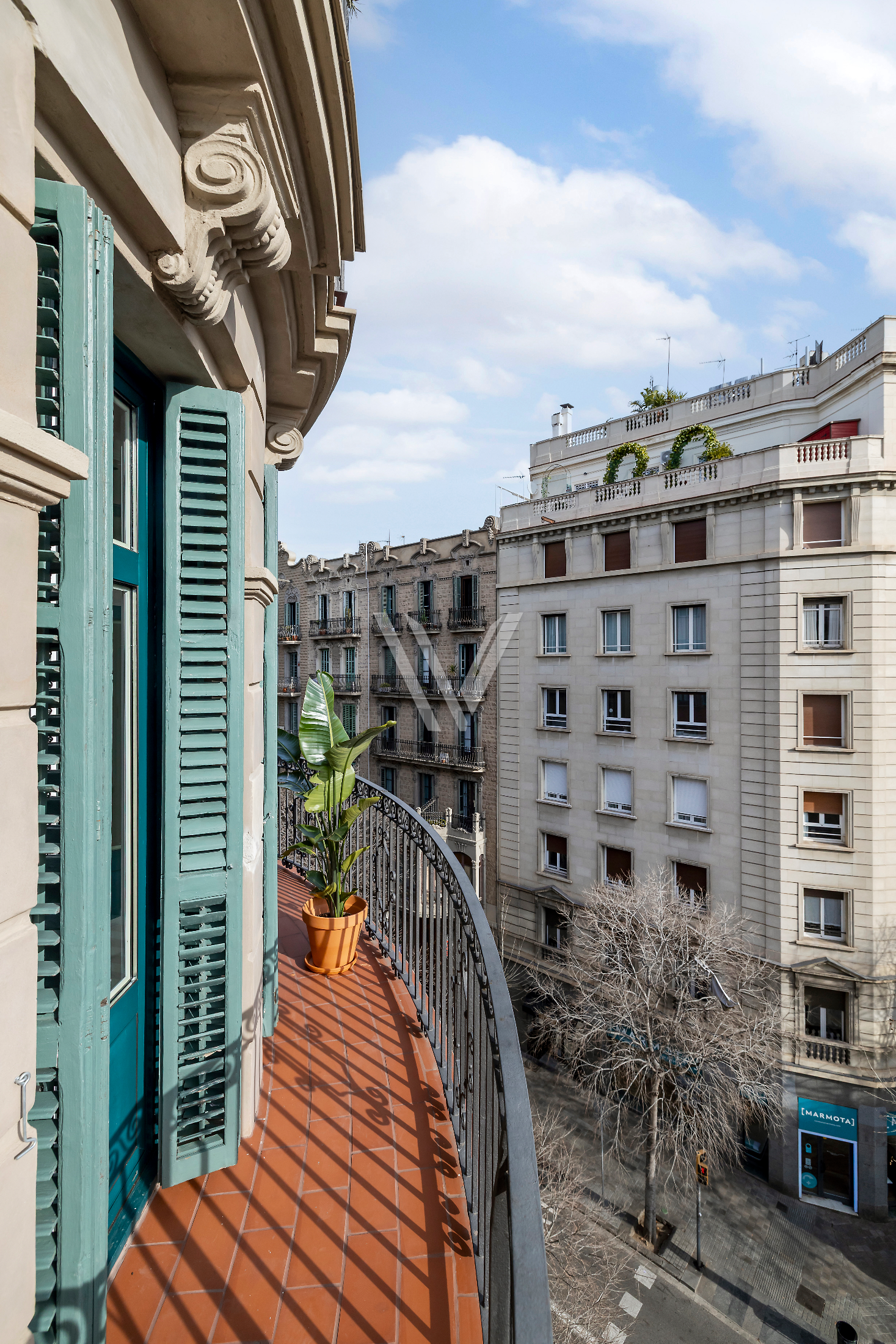 Renovated Corner Residence in L’Antiga Esquerra de l’Eixample