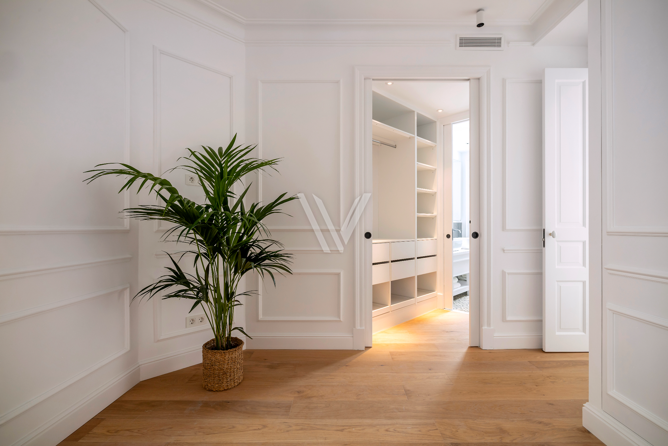 Renovated Corner Residence in L’Antiga Esquerra de l’Eixample