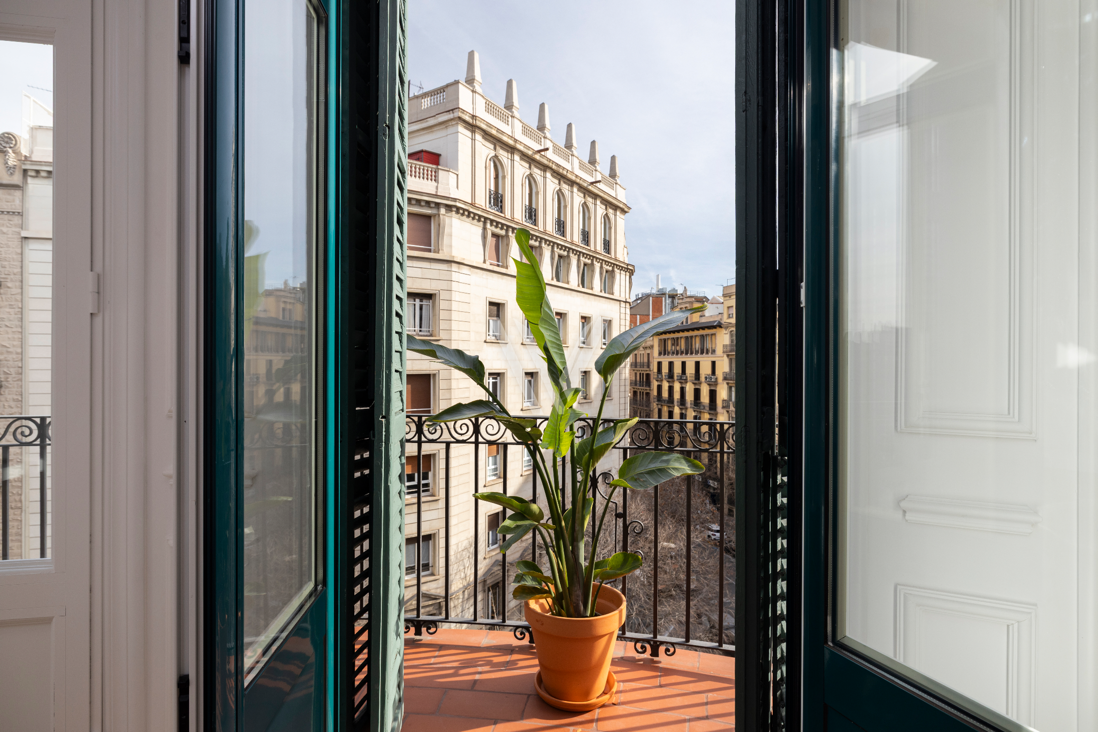 Renovated Corner Residence in L’Antiga Esquerra de l’Eixample