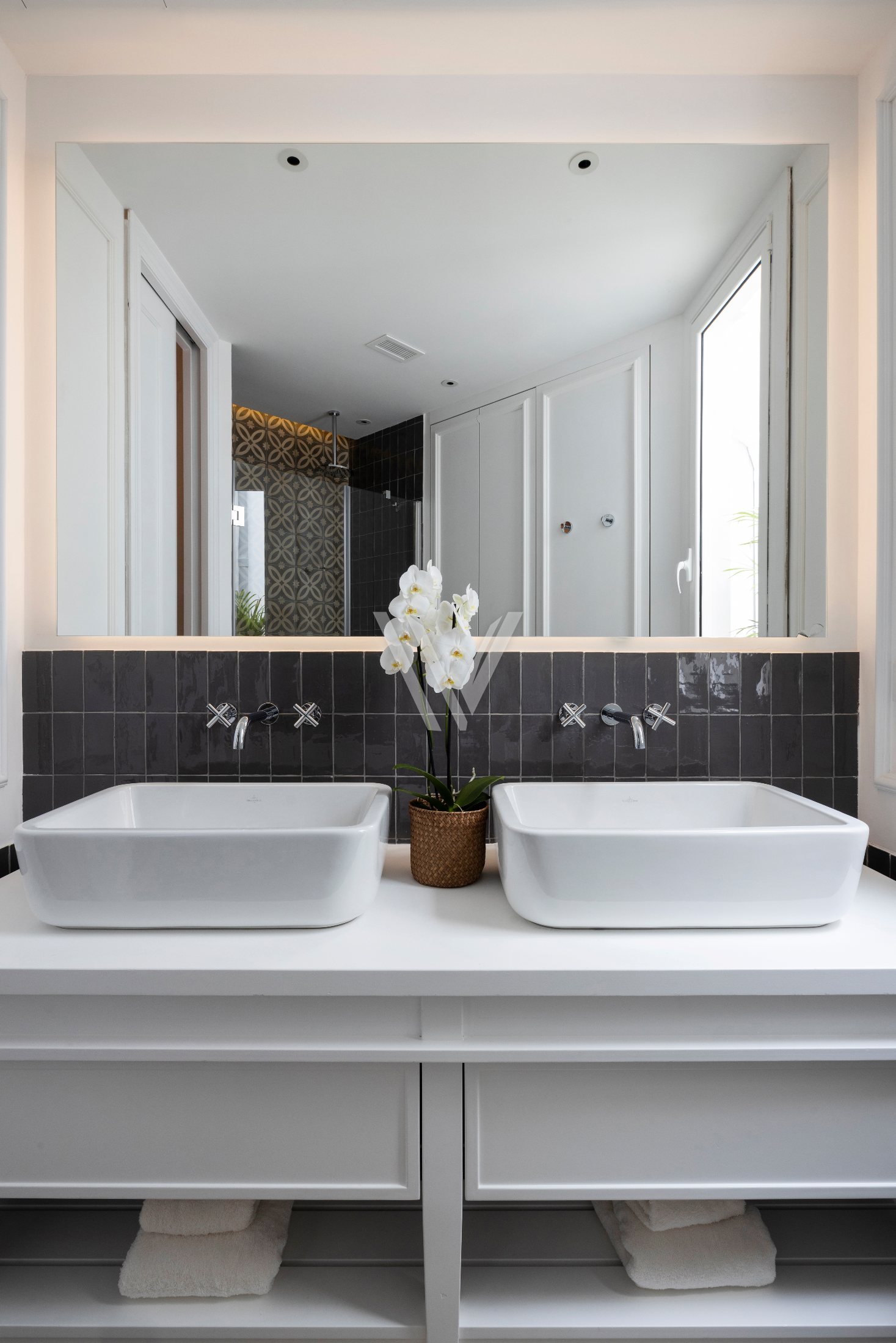 Renovated Corner Residence in L’Antiga Esquerra de l’Eixample