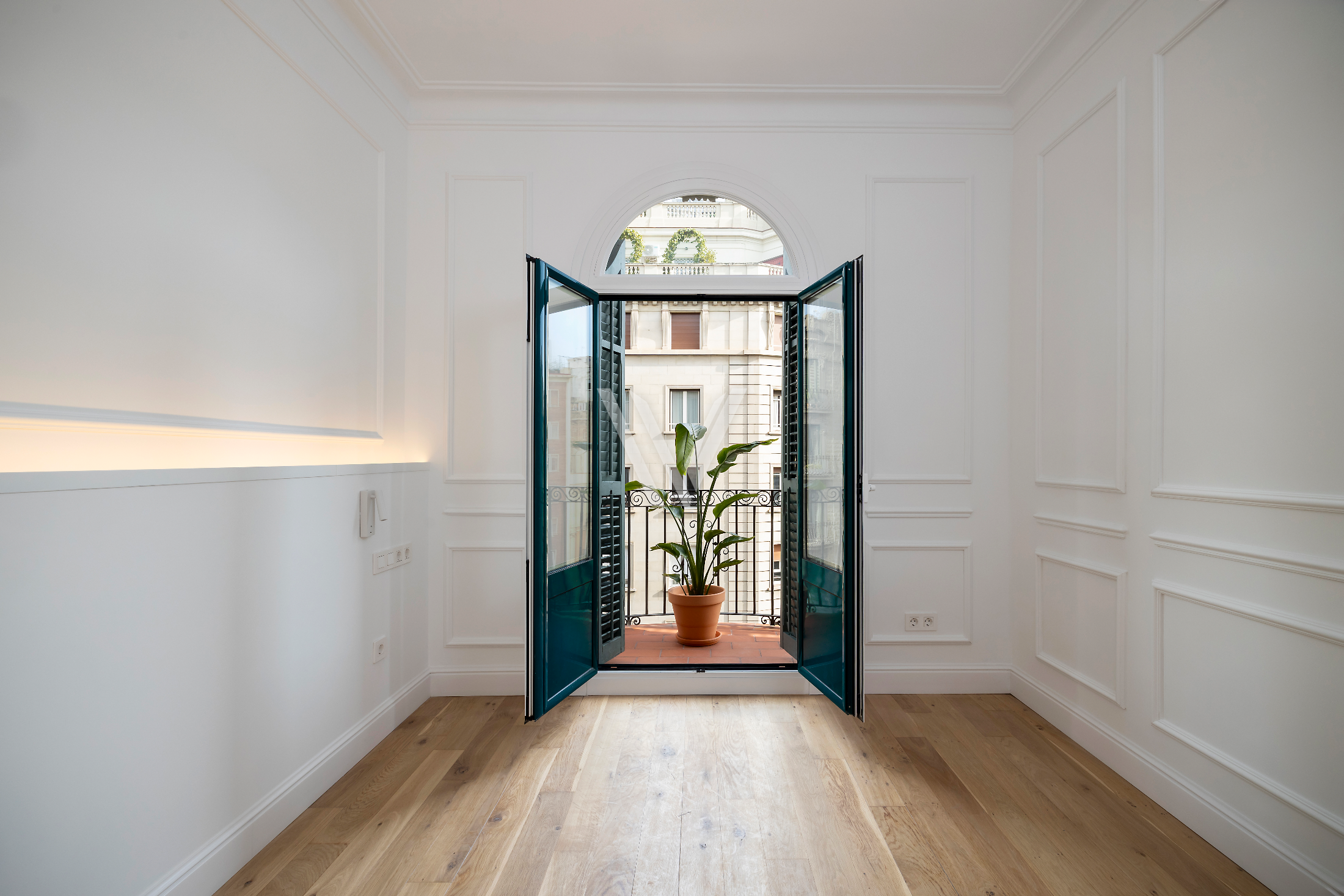 Renovated Corner Residence in L’Antiga Esquerra de l’Eixample