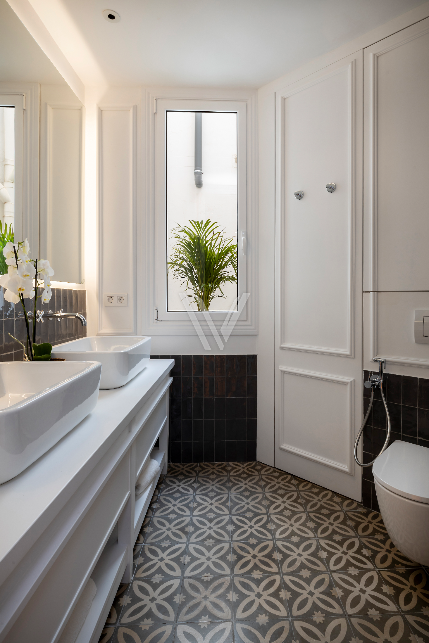 Renovated Corner Residence in L’Antiga Esquerra de l’Eixample